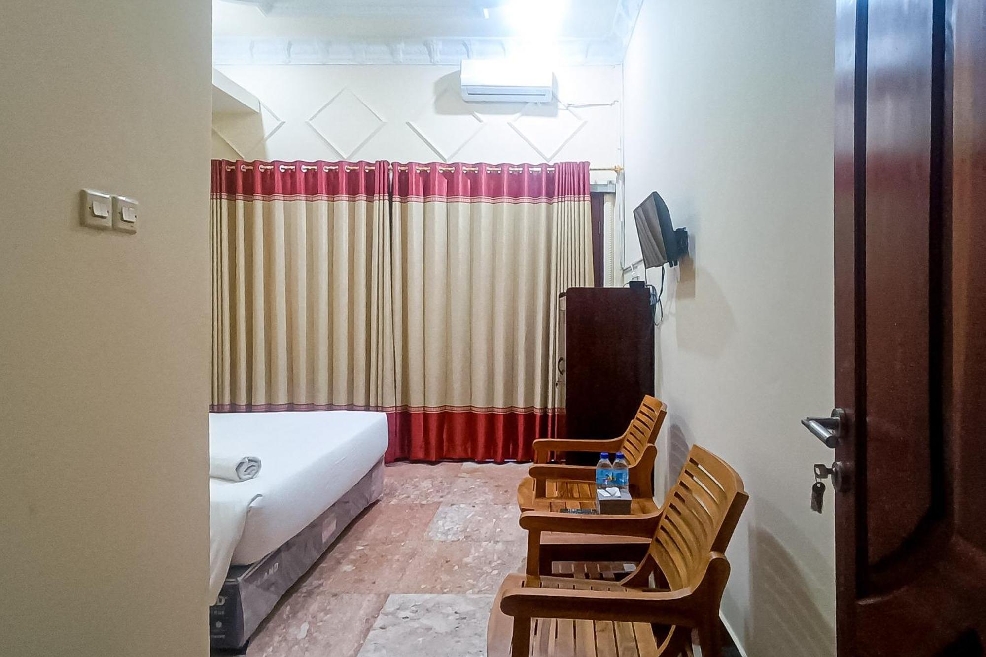 Reddoorz At Senaz Guesthouse Mataram Esterno foto