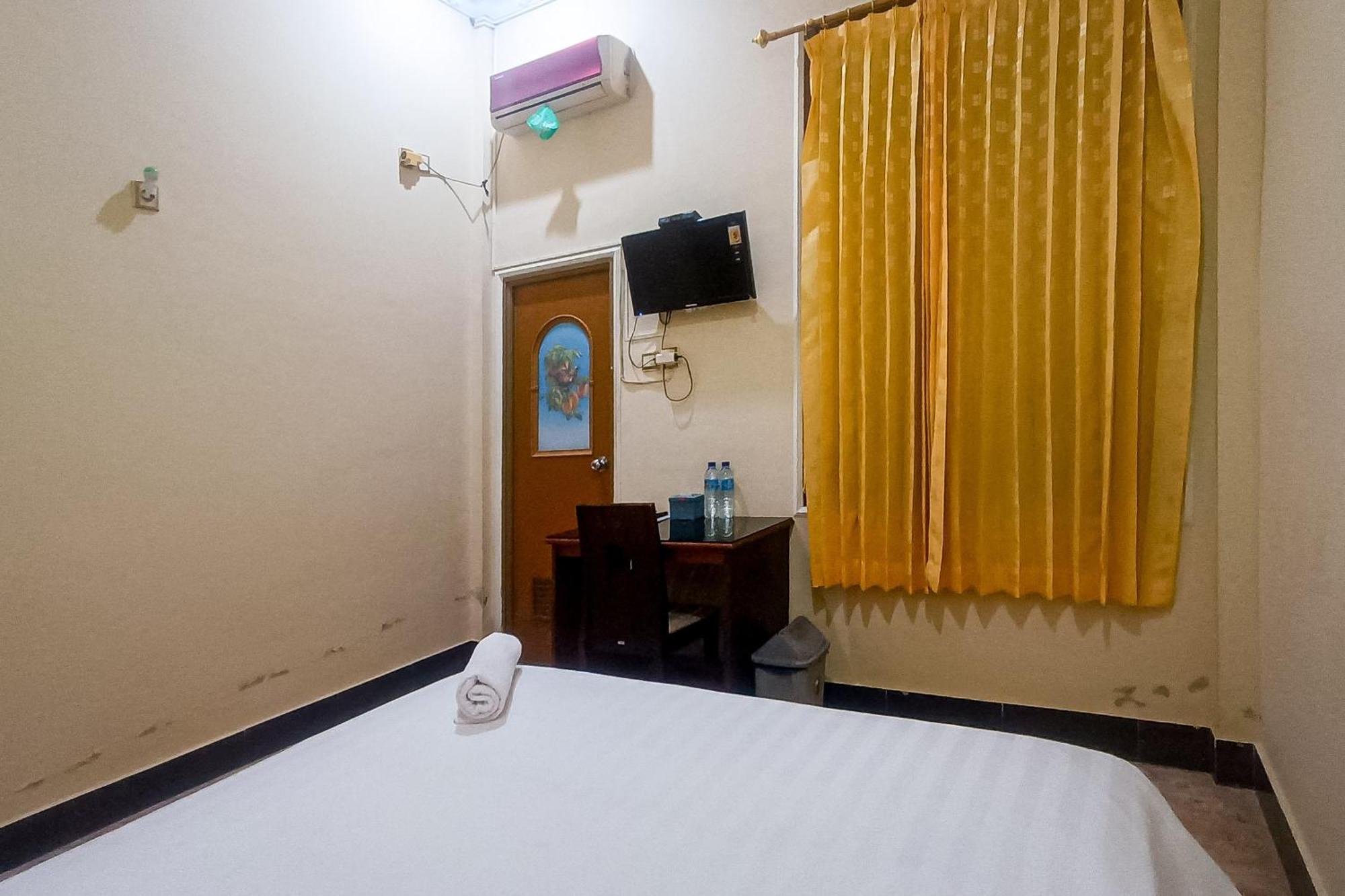 Reddoorz At Senaz Guesthouse Mataram Esterno foto