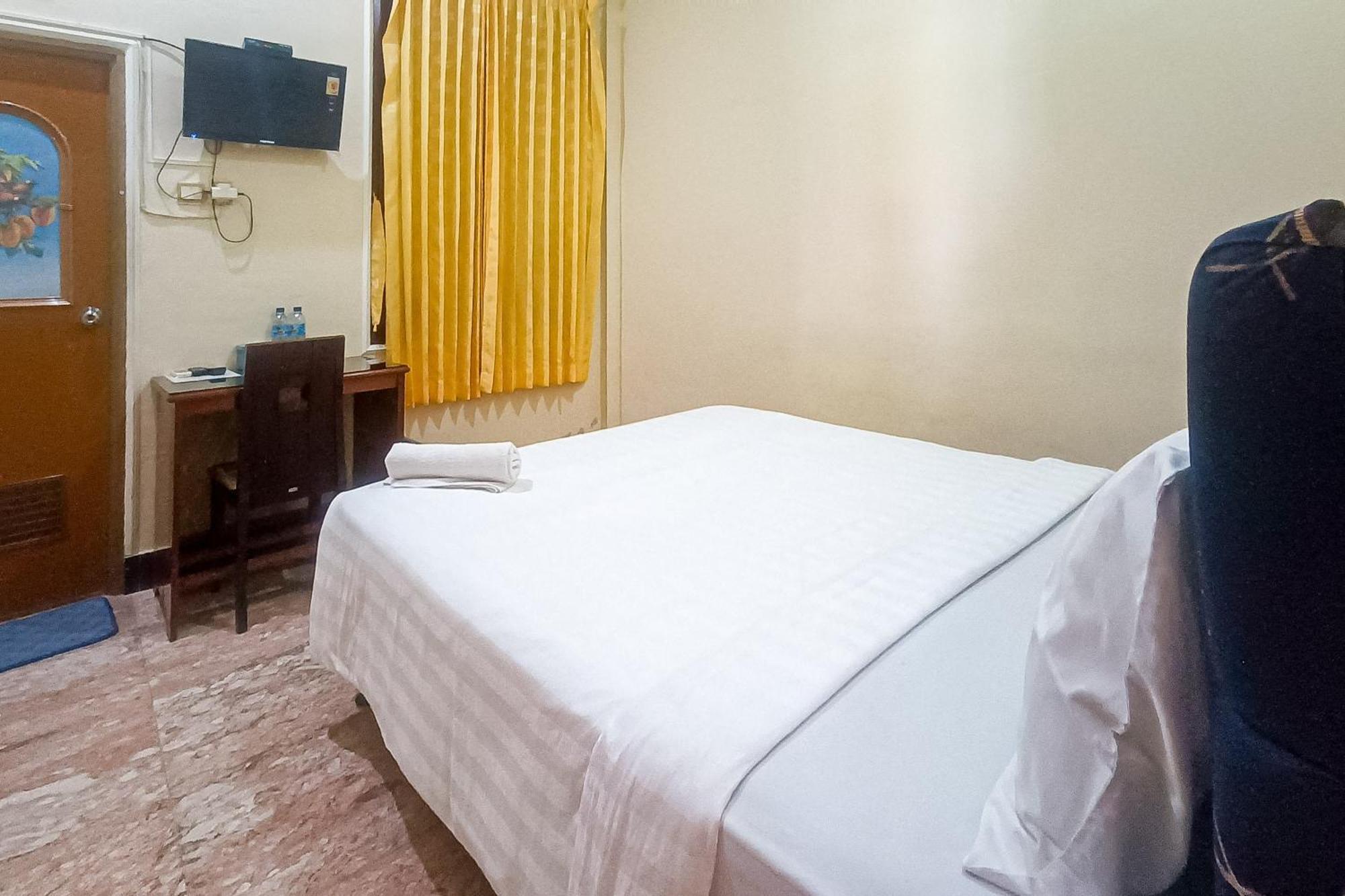 Reddoorz At Senaz Guesthouse Mataram Esterno foto